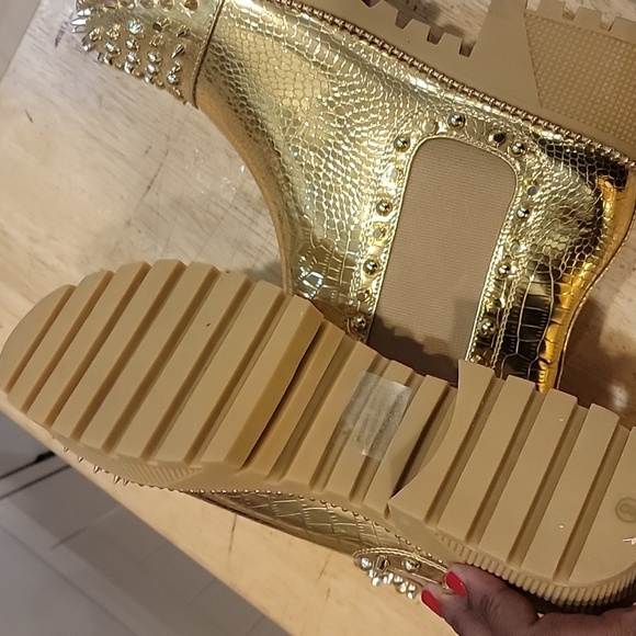 women's size 9 gold color booties - Picture 6 of 6